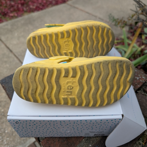 Ten Little Toddler Splash Sandals In Daisy Yellow - Picture 7 of 8